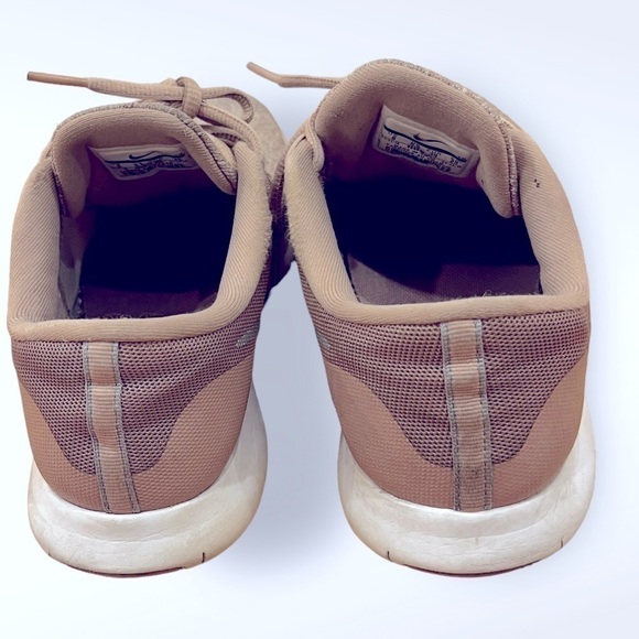 ROSE Nike Runners. Size 7.5. - Picture 2 of 6